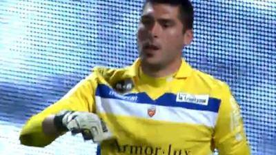 篮球篮网结束连败，全队积极庆祝