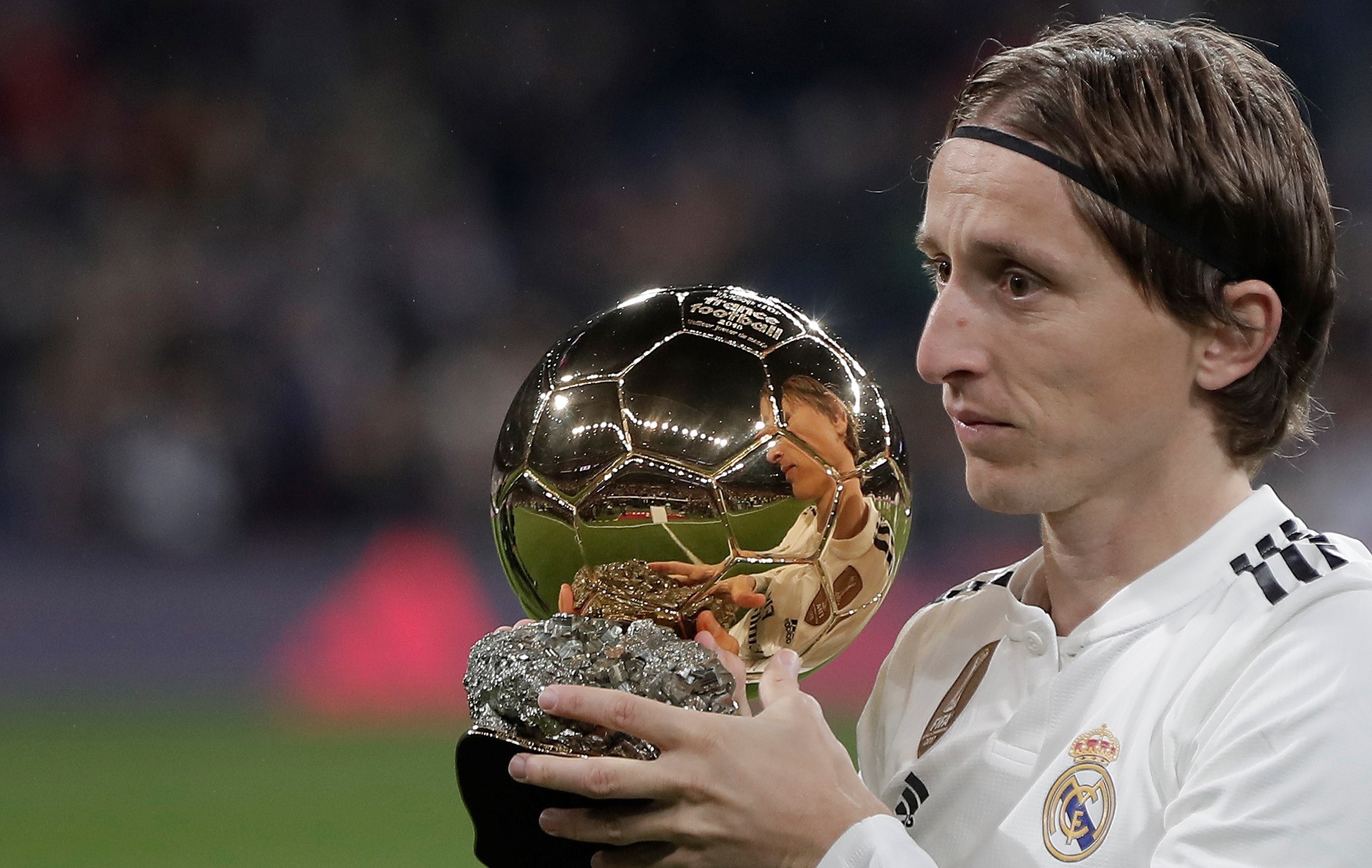 国脚关键传球完成制胜球